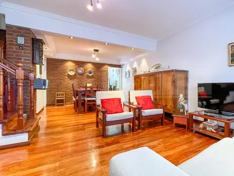 Depto Tipo Casa en Venta de 5 ambientes