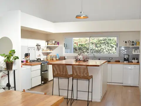Casa 5 ambientes con 2 baños
