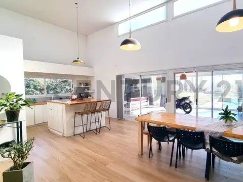 Casa 5 ambientes con 2 baños