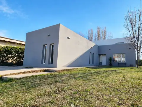 CASA EN VENTA GENERAL ROCA