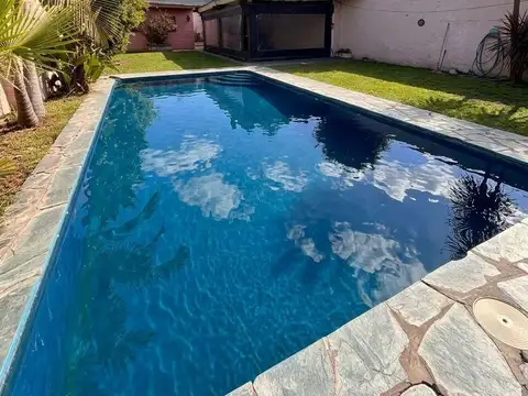 CASA | VENTA | RAMOS MEJIA | 7 AMBIENTES | PARRILLA PISCINA SOLARIUM