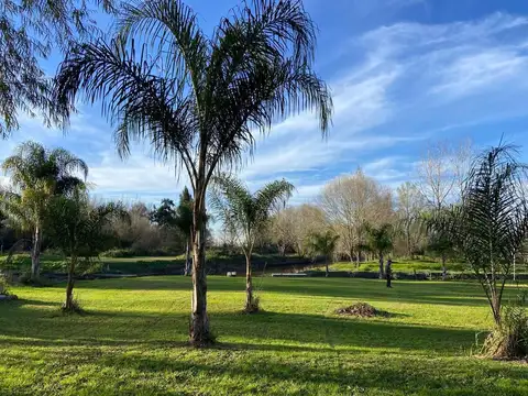 Lote con construcción a reciclar en Venta