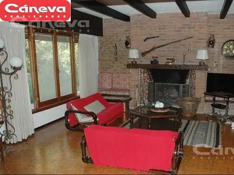 Casa 9 ambientes con 4 baños