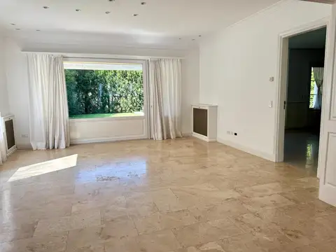 Casa en Venta con 6 cocheras