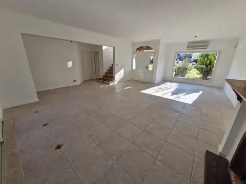 Casa en Alquiler de 3 dormitorios