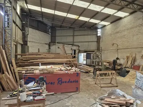 ## GALPÓN EN VENTA O ALQUILER – EXCELENTE UBICACIÓN