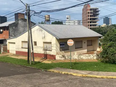ALQUILO IMPONENTE CASA EN ESQ, A METROS DE COSTANERA, POSADAS MNES.