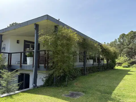 Casa en Venta con 3 cocheras