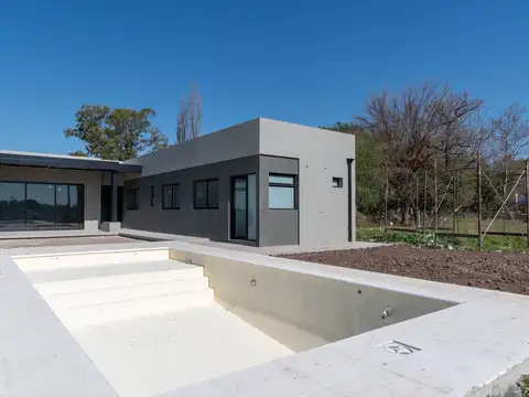 CASA TRES DORMITORIOS  IBARLUCEA APTO CREDITO