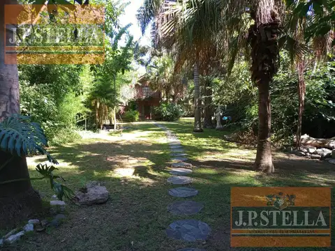 Casa en Venta con 3 cocheras