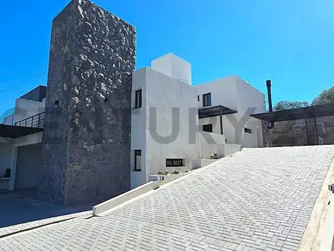 Los Algarrobos 100, Piso 0