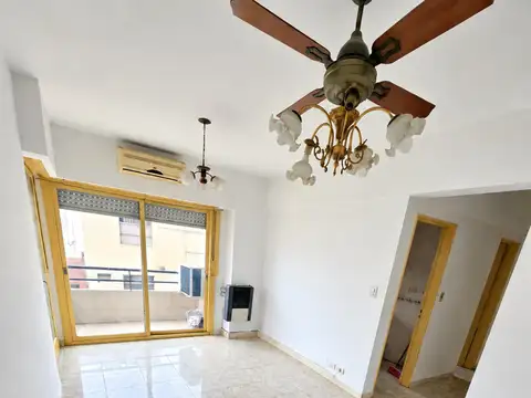 Impecable departamento 2 ambientes con balcon al frente