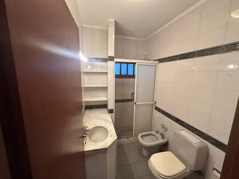 Casa en Alquiler con 1 cochera