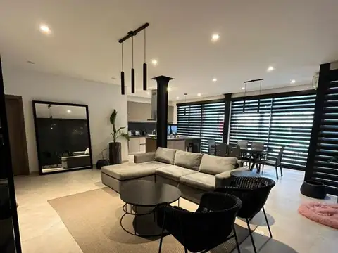 EXCELENTE PH 4 AMBIENTES + JARDIN Y PILETA 