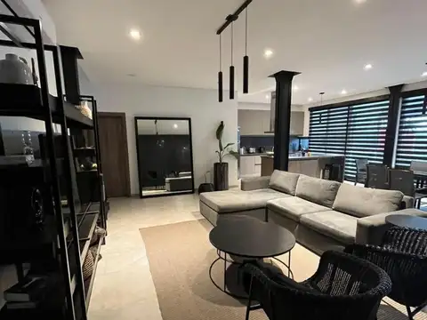 EXCELENTE PH 4 AMBIENTES + JARDIN Y PILETA 