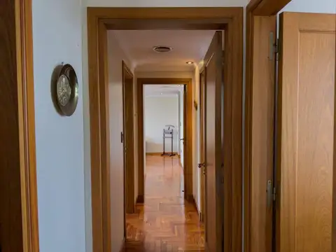 PISO 3 DORMITORIOS EN VENTA, 2 COCHERAS. LA PLATA