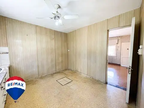 CASA 3 AMBIENTES COCHERA JARDIN SAN JUSTO