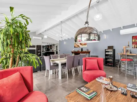 CASA EN VENTA 8 AMBIENTES PISCINA PARQUE LELOIR