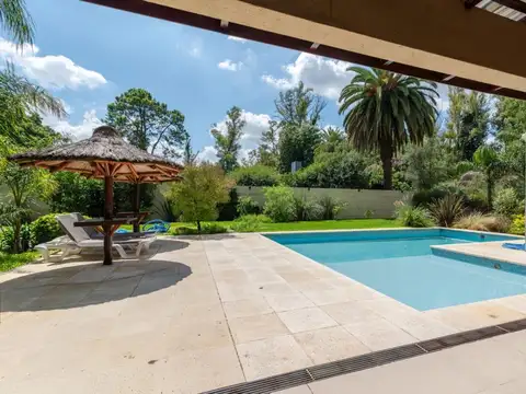 Casa en Venta con 6 cocheras