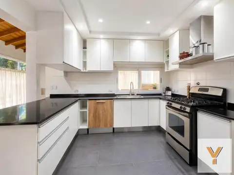 Casa en venta - 5 Dormitorios 4 Baños - San Vicente