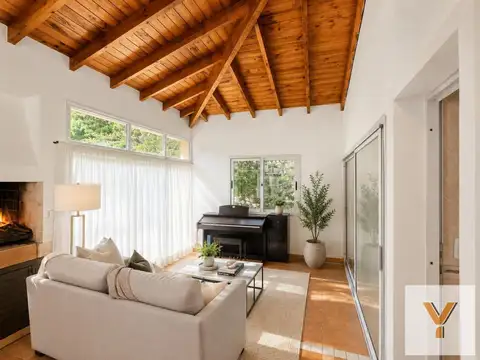 Casa 8 ambientes con 4 baños
