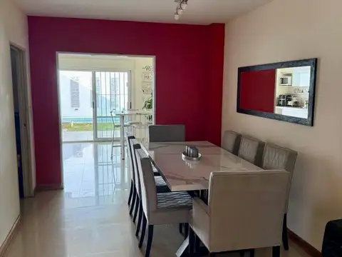 Casa 5 ambientes con 3 baños