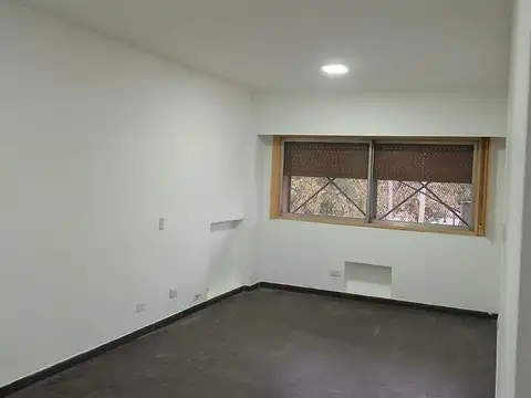 Oficina en Alquiler en Isidro Casanova, $ 500.000