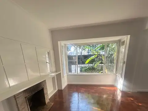 Casa en Alquiler con 2 cocheras