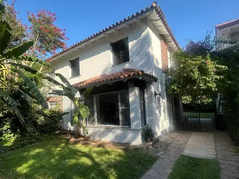 Casa en alquiler de 6 ambientes en Acassuso