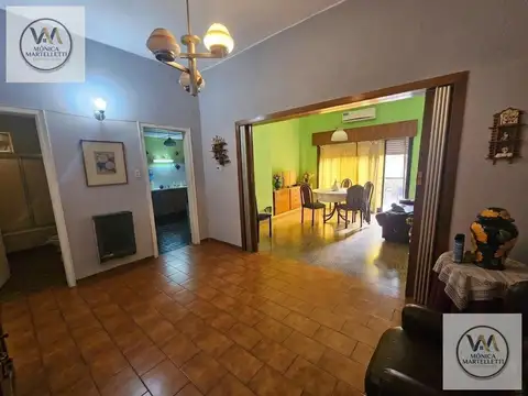 Casa 5 ambientes con 2 baños
