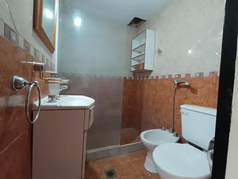 VENTA - Casa de 2 dormitorios con piscina y jardín - Funes.