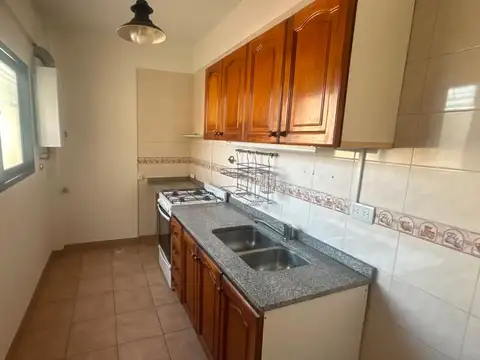 Depto Tipo Casa en Alquiler en Versalles, $ 745.000