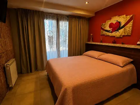 Casa 7 amb. Venta Bosque Peralta Ramos con jardín