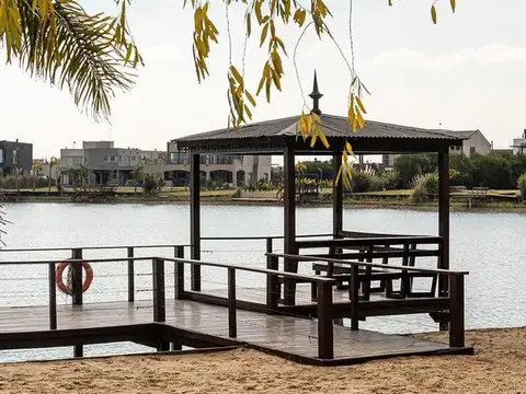 Lote Terreno Laguna en Barrio Privado Sebastian Gaboto