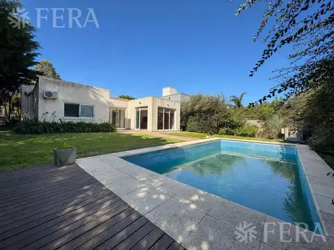 Venta Casa 5 ambientes con piscina en Fincas de Iraola II-Berazategui