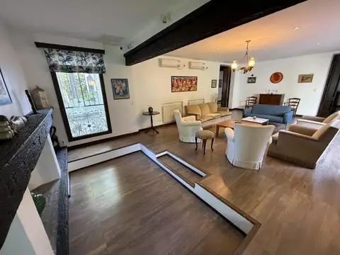 Casa 5 ambientes con 6 baños