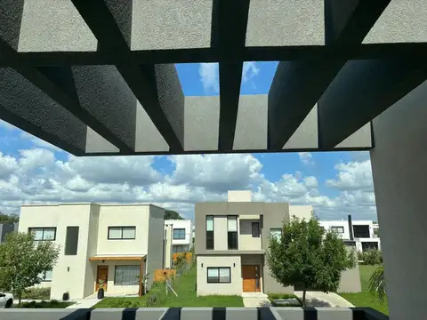 ALQUILER  CASA A ESTRENAR EN LAGOON PILAR