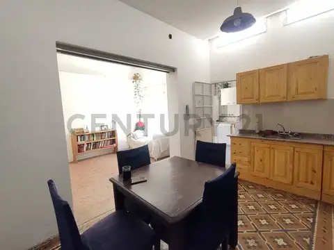 VENTA PH hermoso tres ambientes con dos patios y sin expensas