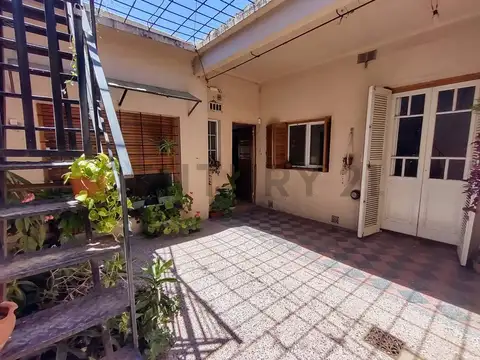 VENTA PH hermoso tres ambientes con dos patios y sin expensas