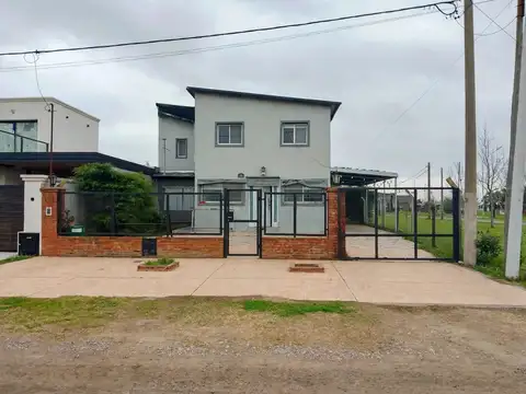 VENTA O PERMUTA DE CASA DE 4 DORMITORIOS EN ROLDAN