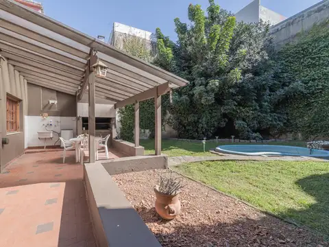 Casa de 5 ambientes - Jardín y Cochera - Saavedra