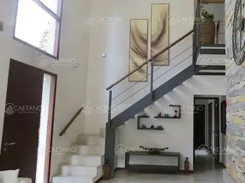 Casa 6 ambientes con 5 baños