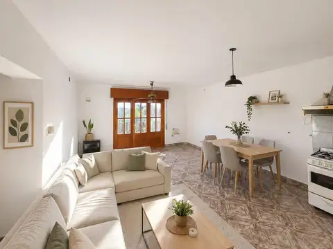Casa en Venta con 2 cocheras
