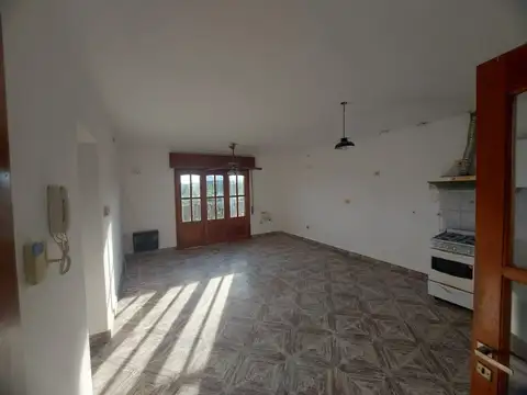 Casa 3 ambientes con 1 baño