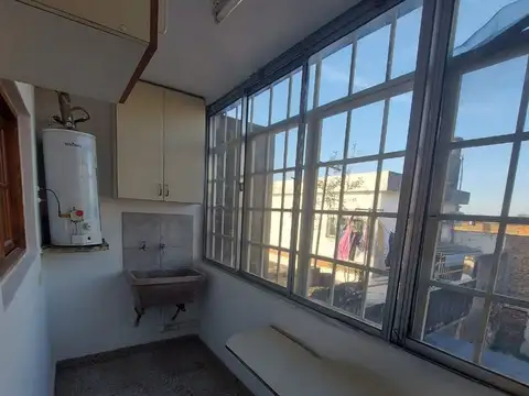 CASA EN VENTA 2 DORMITORIOS  COCHERA BARRIO MATHEU