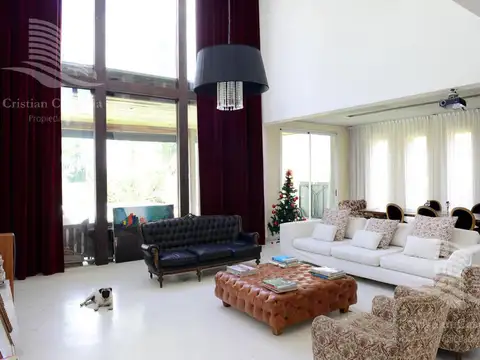 Venta - Casa 5/Cinco Ambientes, Jardín, Pileta - Santa Catalina, Villanueva