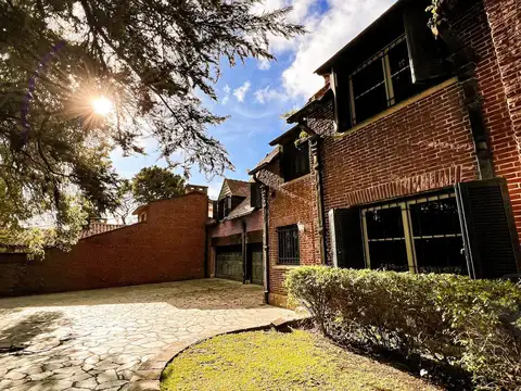 Casa en Venta con 7 cocheras