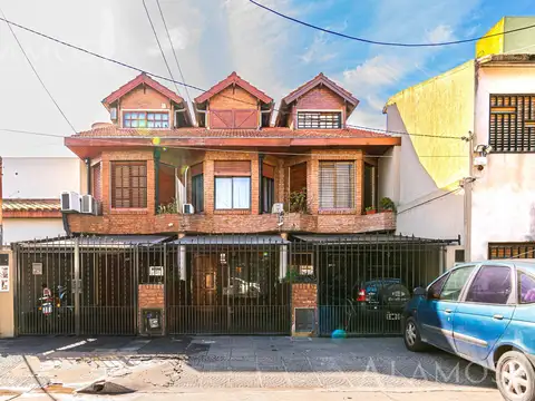 VENTA TRIPLEX 4 AMBIENTES EN RAMOS MEJIA APTO CREDITO