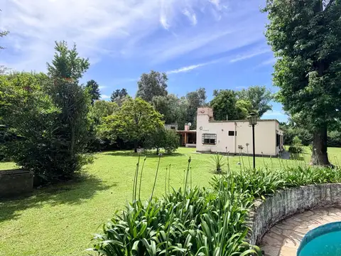 Venta casa quinta La Lonja 4 ambientes