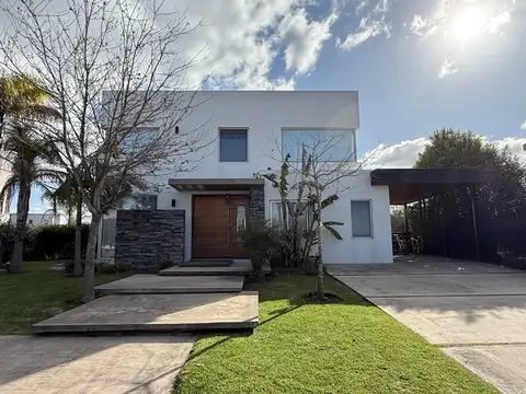 Blvrd de todos los santos al 3500